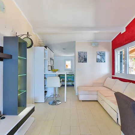 Orman Evi Robinson Style Holiday House Lavdara Sali