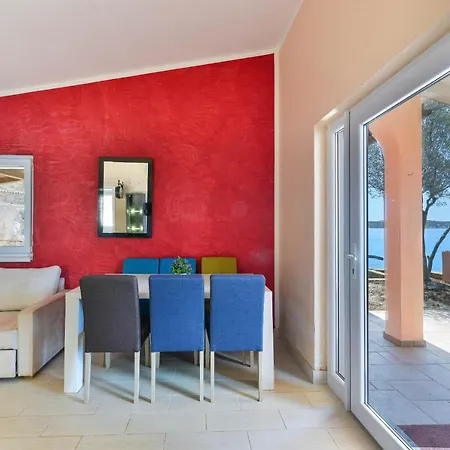 Robinson Style Holiday House Lavdara Orman Evi