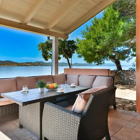 Robinson Style Holiday House Lavdara Orman Evi Sali