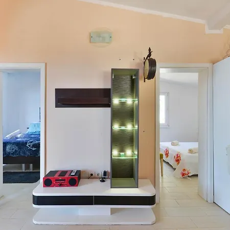 Robinson Style Holiday House Lavdara Orman Evi Sali
