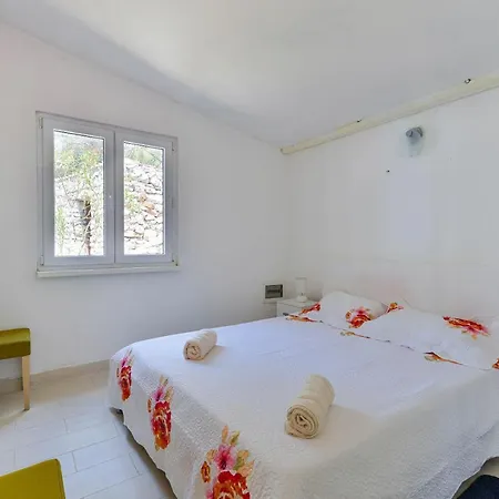 Orman Evi Robinson Style Holiday House Lavdara Sali