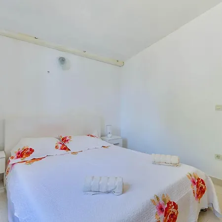Robinson Style Holiday House Lavdara Domek letniskowy Sali