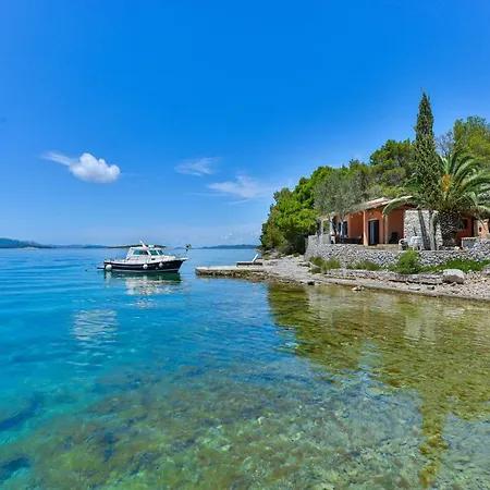 Robinson Style Holiday House Lavdara Domek letniskowy