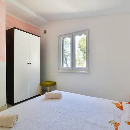 Domek letniskowy Robinson Style Holiday House Lavdara